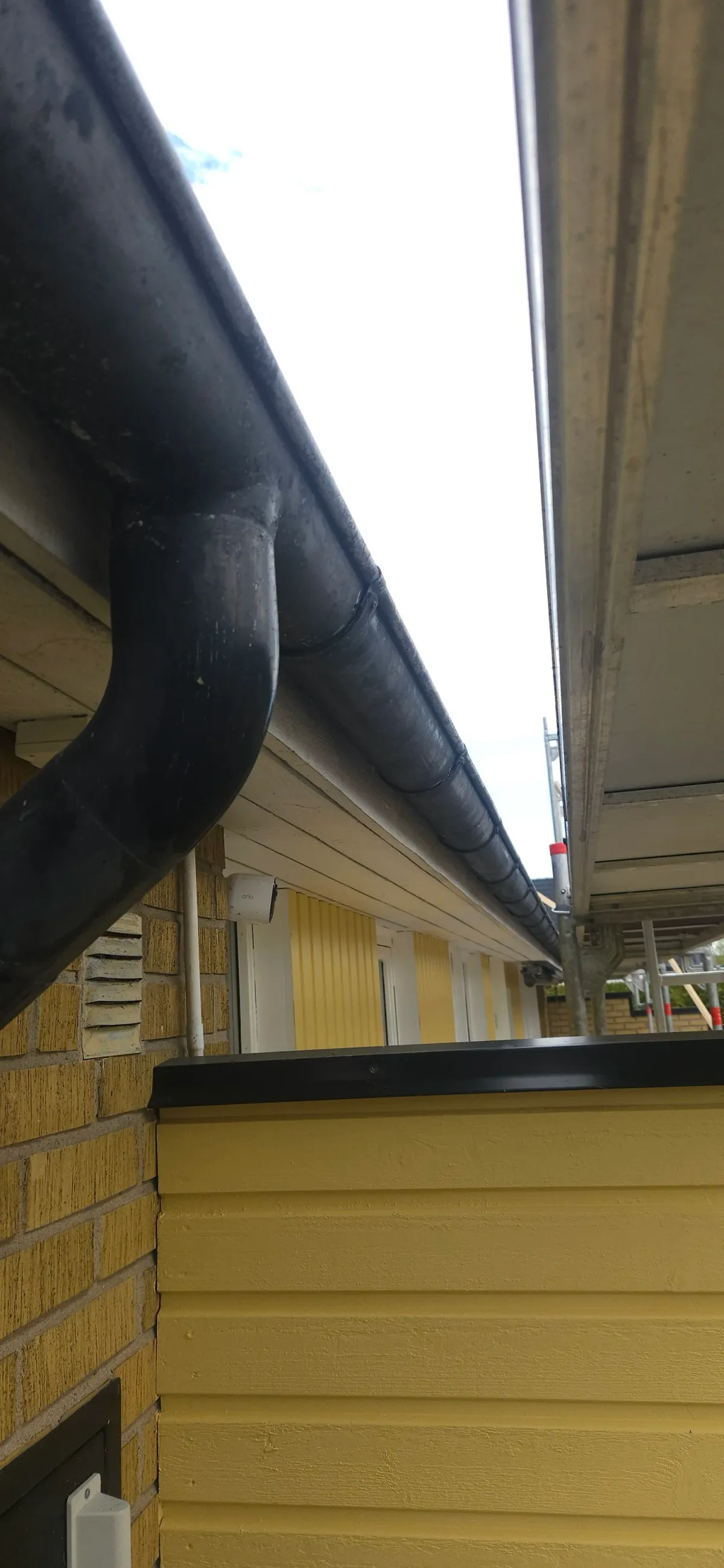 Gammalt avvattningssystem på betongtak i Kävlinge