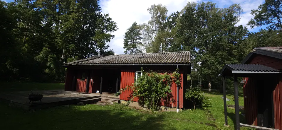 Det gamla eternittaket på huset i Höör, sett från altanen före takbytet