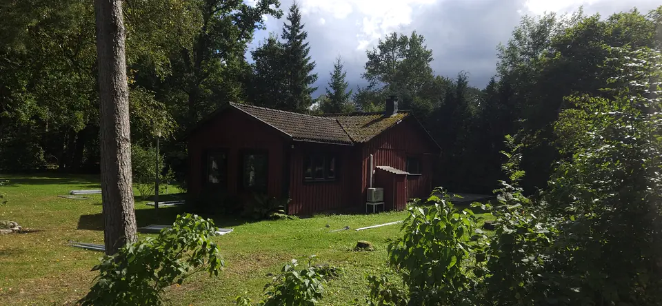 Gammalt eternittak på villa i Höör, före eternitsanering