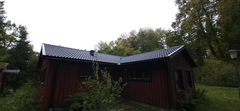 Nytt betongtak i takets vinkel på huset i Höör, efter takbytet